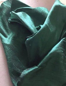 100% SILK DUPION 2-TONE GREEN FABRIC REMNANT 45 CMS. X 70 CMS & FREEPOST! - Picture 1 of 4