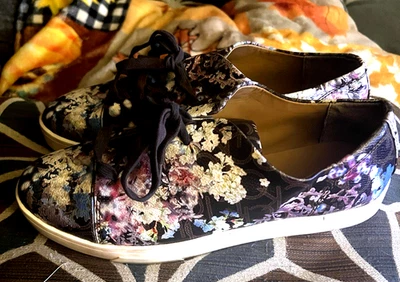 Calvin Klein Women's Size 10 Imilia Floral Multi-Color Sneakers Casual Shoes  - Image 1 of 4
