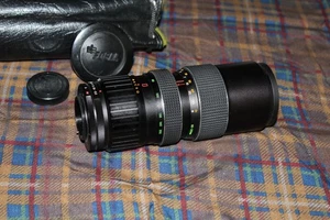 Obiettivo fotocamera vintage focale 1:4 80-200 mm messa a fuoco con custodia linee morbide - Foto 1 di 10
