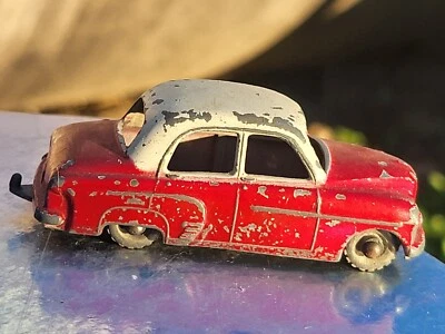 Diecast 1950's 1:66 Matchbox Series MORRIS BICOLOR scattered signs of use/wear. - Immagine 1 di 4