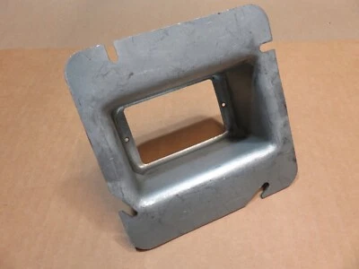 Cubierta cuadrada de acero Hubbell Raco 889 4 pulgadas x 11/16 pulgadas 1 cubierta de banda, 2 pulgadas elevado Foto 1 de 4