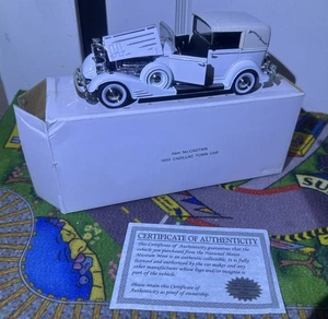 Vtg National Motor Museum Mint 1:32 1933 CADILLAC TOWN CAR In Box Certificate - Picture 1 of 8