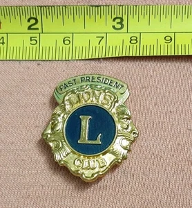 Vintage Lions Club Past President goldfarbene Anstecknadel - Bild 1 von 3