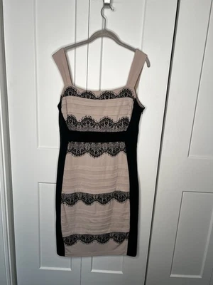 Vestido de cóctel plisado de encaje negro y crema Jax para mujer talla 10 Foto 1 de 4