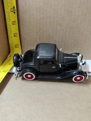 Road Legends 1:18 ‘32  Ford 3-Window Coupe - #92248 - Image 1 of 4