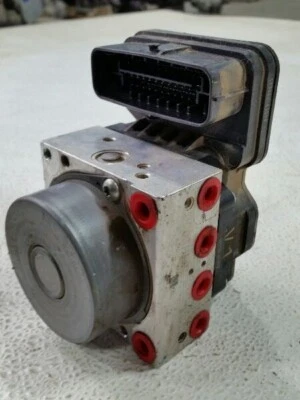 2016 Toyota Prius  ABS Anti-Lock Brake Pump Assembly (VIN FU, 7th and 8th digit) Foto 1 de 4