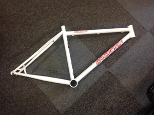 Sanderson Soloist 18" White Frame RRP £350 - Picture 1 of 6