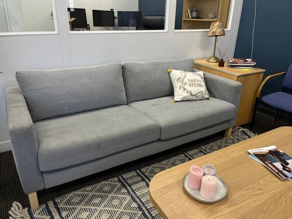 KARLSTADカルススタード　イースンダグレー Ikea Karlstad Sofa in Isunda Grey - AptDeco