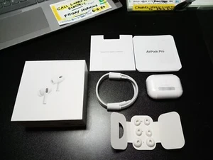 Apple AirPods PRO 2 (2nd Generation) Earbuds w/MagSafe Charge Case "NEW" - Photo 1 sur 12