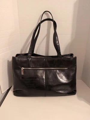 Bolso de mano HOBO International Morena de cuero negro con cremallera alrededor herrajes plateados Foto 1 de 4