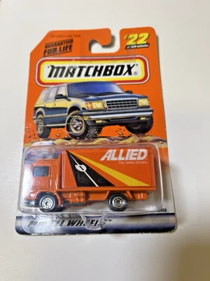 Camión contenedor Volvo Matchbox 1998 aliado #22 con tarjeta Foto 1 de 2