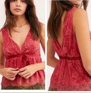 Canotta Free People Burnt Red Chante in pizzo Frenchie Kiss Deep V nuova con etichetta piccola - Foto 1 di 8