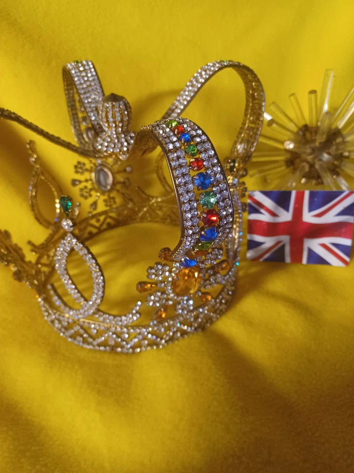 Corona King/Queen tamaño completo: diamantes de imitación, joyas. Uso sin inserto de tela Foto 1 de 4