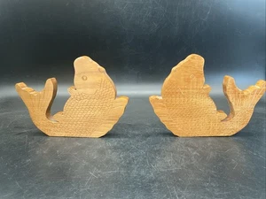Handgefertigte Holz Koi Fisch Buchstützen 5 1/2” T. 7 3/4” W - Bild 1 von 8