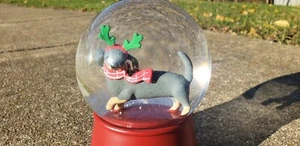 Dachshund Doxie 2023 Caja de Música de Navidad Globo de Nieve - Campanas de Jingle Nuevo en Caja - Imagen 1 de 4