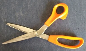 Fiskars ~ 9.5" PINKING SHEARS ~ Stainless Steel Blades ~ Orange Handles ~ Japan - Picture 1 of 6