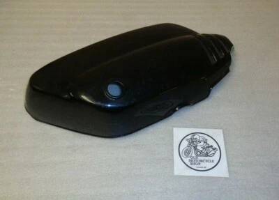 Suzuki GT750 1972 cubierta lateral derecha/cubierta del tanque de aceite Foto 1 de 4
