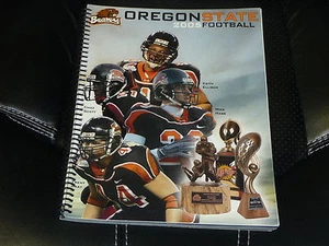 2005 OREGON STATE COLLEGE FOOTBALL MEDIA GUIDE EX-MINT BOX 5 - Bild 1 von 1
