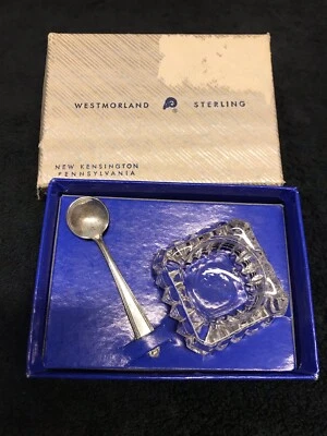 Salero Westmorland Cambridge con cuchara de plata de ley. Usado(?) Con caja.  Foto 1 de 4