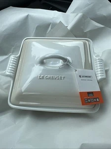 NWT Le Creuset Stoneware Shallow Square Covered Baking Dish 1.6L Meringue - Picture 1 of 8