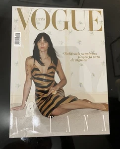 Spanish Vogue Magazine #448 Julio 2025 - Brand NEW - Picture 1 of 1