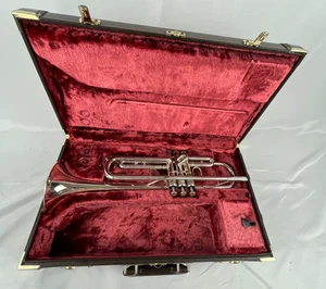 YAMAHA YTR-6320S Trumpet w/case - Picture 1 of 15