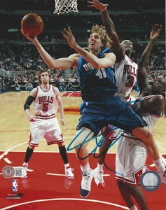 DIRK NOWITZKI DALLAS MAVERICKS SIGNED 8x10 PHOTO NBA HOF LEGEND BECKETT COA - Picture 1 of 2