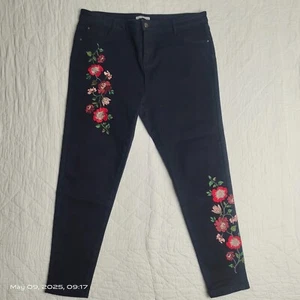 TU Petite Embroidered 5-Pocket Ankle Jeans Black Poppy Size 18S - Picture 1 of 12