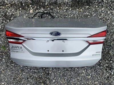 Ford Fusion 2016-2020 tapa maletero plata pintura código UX Foto 1 de 4