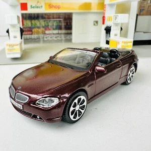 Modello di auto top aperto Burago scala 1:43 BMW 645 Ci pressofuso cabrio in marrone - Foto 1 di 3