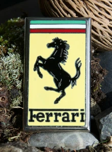 VINTAGE EMAILLE AUTO AUTO EMBLEM / ABZEICHEN # SCUDERIA FERRARI ITALIEN - Bild 1 von 2