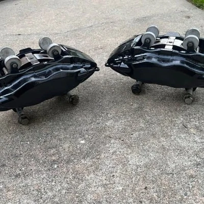 Pinzas y rotores Brembo delanteros Camaro SS 2010-2015 (negro) Foto 1 de 4