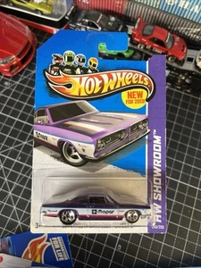 2013 Hot Wheels "HW Showroom" '68 Plymouth Barracuda Formula S 240/250 (B) - Picture 1 of 4