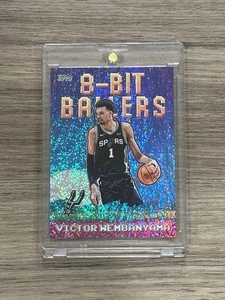 VICTOR WEMBANYAMA REFRACTOR DIAMANTE HOLO COLOR SP Inserto No Automático Topps - ESPUELAS - Imagen 1 de 2