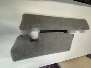 Seat Filler Panel Row Rear Right RH Light Gray OEM Cadillac Chevrolet 03 - 06 ✅ - Picture 1 of 6