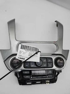 15 17 CHEVY/GMC SUBURBAN 1500 SERIES Heater A/c Control ID 23251607 OEM E1025 - Picture 1 of 2
