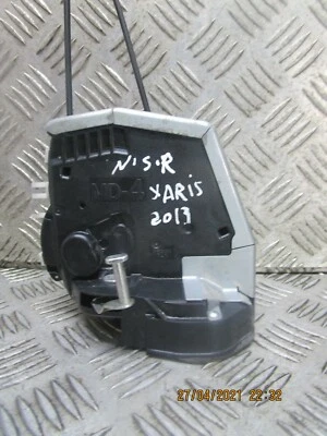 2013 TOYOTA YARIS ДВЕРИ ЗАМОК ПАССАЖИРСКОЙ СТОРОНЕ ЗАДНИЙ * ПОДЛИННЫЙ * - Изображение 1 из 4