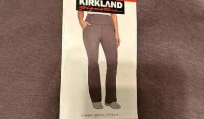 Pantalones acampanados cepillados Kirkland Signature para mujer, VARIACIÓN TALLA Y COLOR Foto 1 de 4
