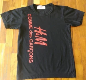 COMME DES GARCONS H&M Collaboration Staff T-Shirt Schwarz Logo Kurzarm Small - Bild 1 von 5