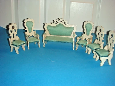 Juego de muebles antiguos de salón tapizados verdes para la casa de muñecas Foto 1 de 4