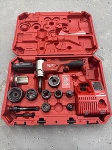 Milwaukee 2677-21 M18 18V Akku Force Logic 6T Ausklopfwerkzeug-Set - Bild 1 von 2