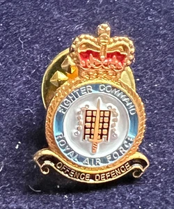 RAF (ROYAL AIR FORCE) FIGHTER COMMAND ENAMEL LAPEL TIE PIN BADGE - Picture 1 of 3