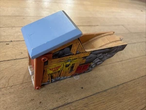 Thomas & Friends Cantera Cerrada Mina Túnel Madera Tren Pista Juego - Imagen 1 de 7