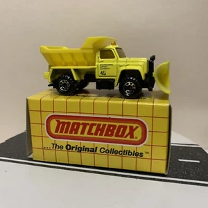 Matchbox MB-45 Snow Plow Salt Spreader Yellow International Airport Authority - Picture 1 of 12