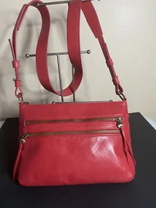 Borsa a tracolla HOBO Billie in pelle lucida rosa ibisco - Foto 1 di 13