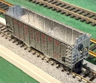 N Scale Model Power Southern weathered 2-bay hopper with Rapido couplers - Image 1 of 1