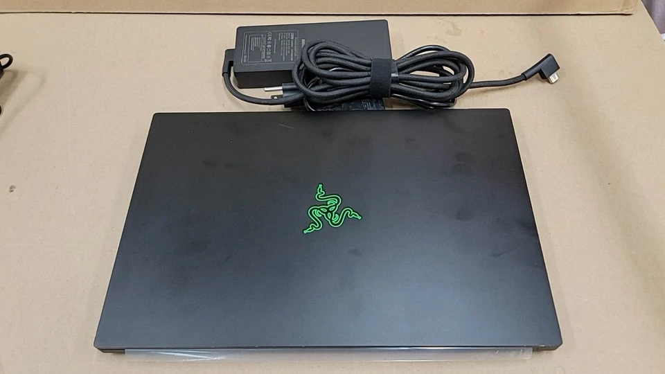 Razer Blade 15 15.6" Intel i7-10750H 32GB 512GB RTX 2060 RZ09-0328 C/AC Win11 H Foto 1 de 4