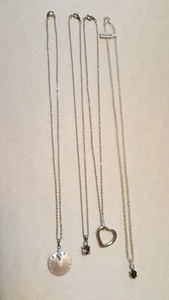 4 collares y colgantes en tono plateado - carcasa redonda - corazón y 2 insertos de diamantes de imitación - Imagen 1 de 11