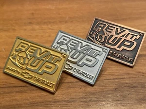 SELTENE Chevy Rev It Up Chevrolet Racing Competition Gold Silber Bronze Medaille Pins - Bild 1 von 3