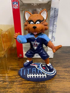 04 Tennessee Titans NFL T-RAC Legends of the Field Football Base Bobblehead FOCO - Picture 1 of 11